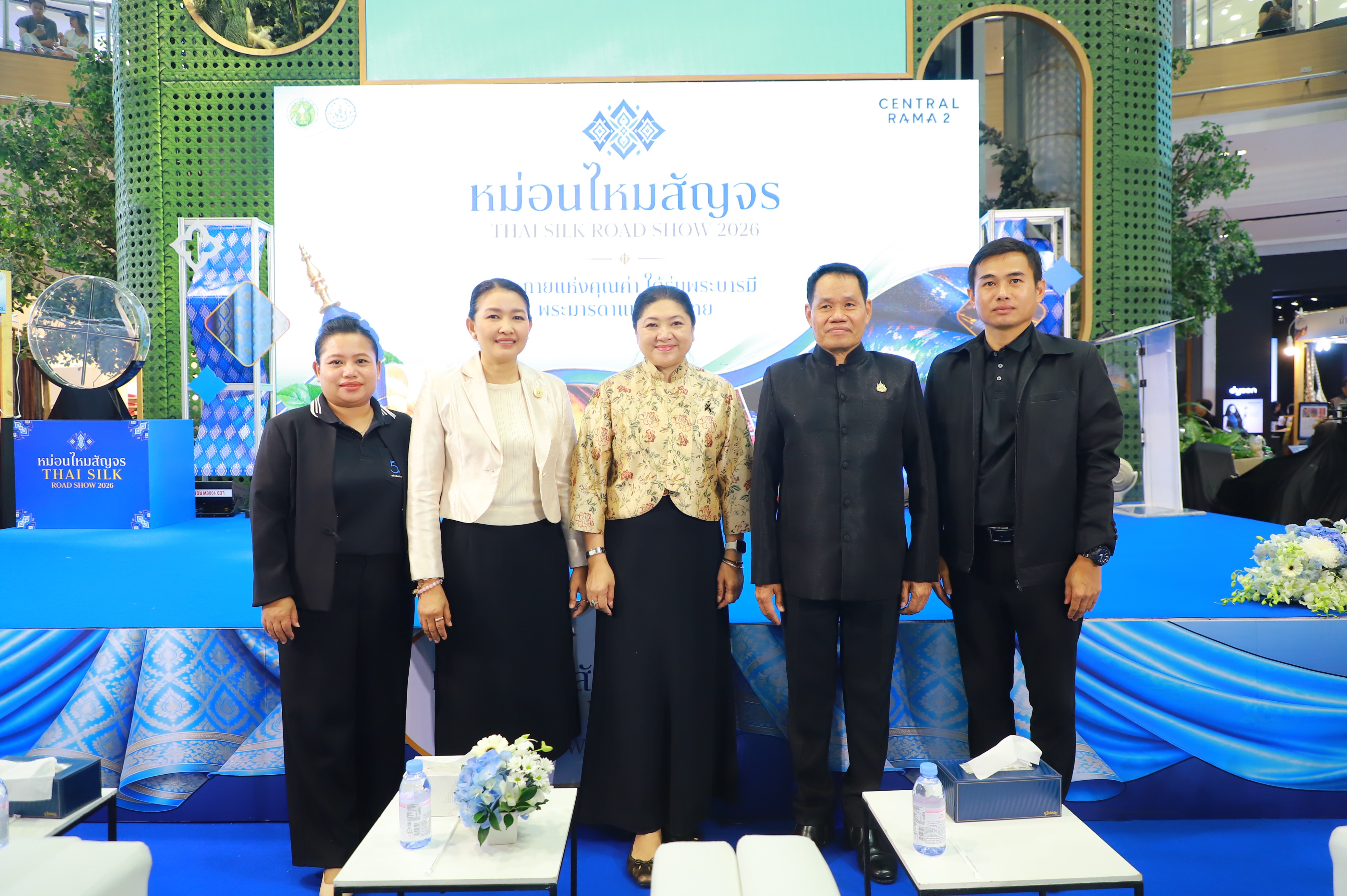 title - ส.ป.ก. ร่วมพิธีเปิดงานหม่อนไหมสัญจร ณ กรุงเทพมหานครและจังหวัดนนทบุรี ครั้งที่ 1 ชูนโยบาย ตลาดนำการผลิต เพิ่มช่องทางจำหน่าย สร้างรายได้เกษตรกร